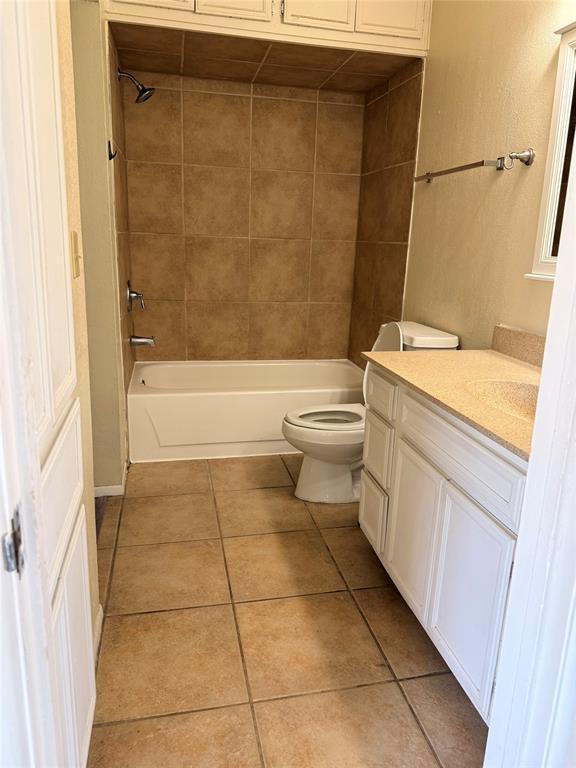 Building Photo - 5931 Limmer Loop