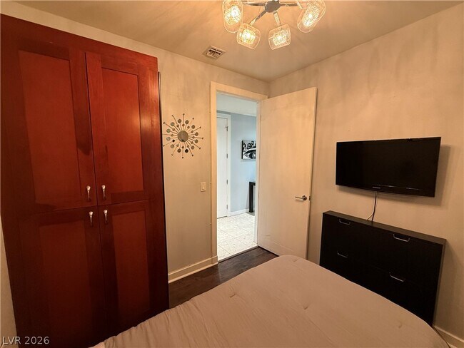 Building Photo - 4525 Dean Martin Dr