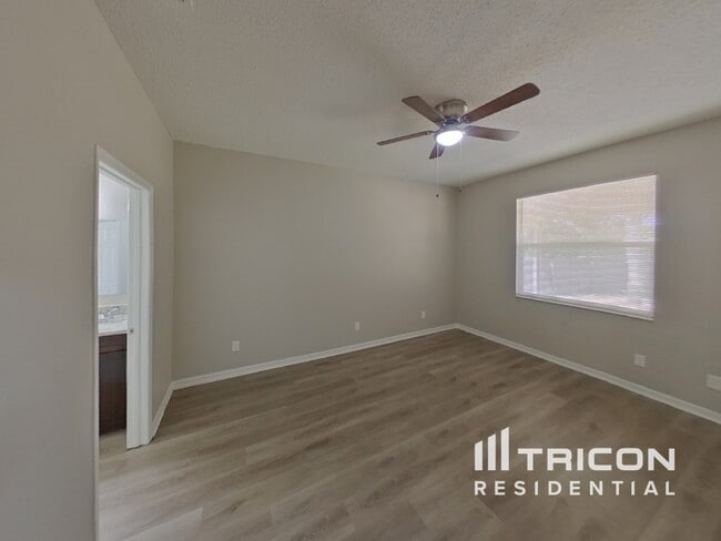 Building Photo - 906 Grand Canyon Dr