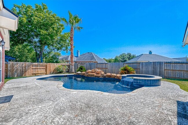 Building Photo - 6215 Suncrest Ct