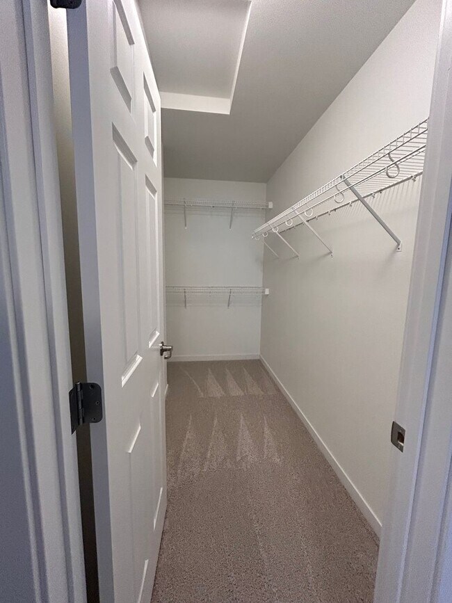 Building Photo - 3 Bed 3 Bath Townhome