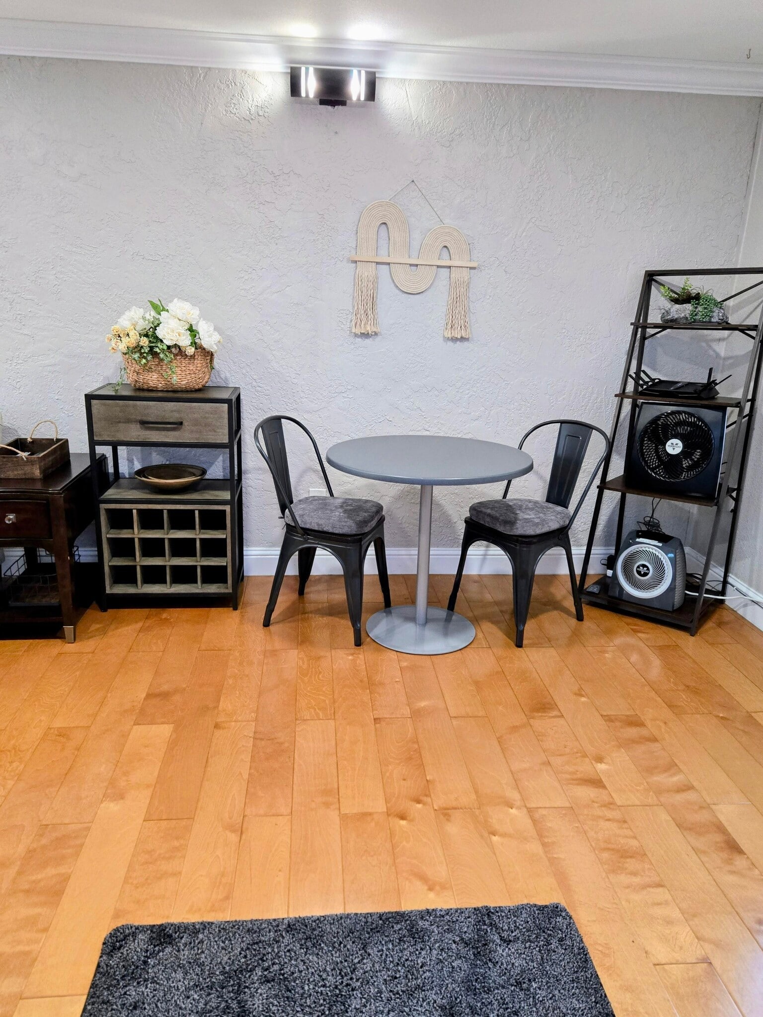 Detached Lounge - 161 Grant St