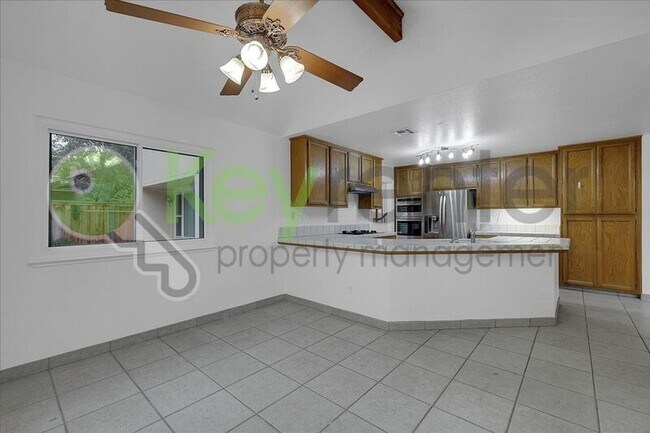 Building Photo - 1330 Kingswood Dr