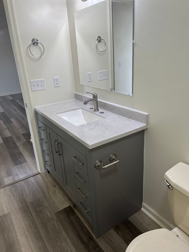 Building Photo - 4 Bedroom 2 Bathroom Top Floor