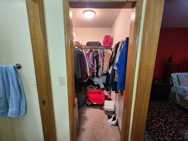 Building Photo - 5bd 3ba Available in Eastern Sioux falls