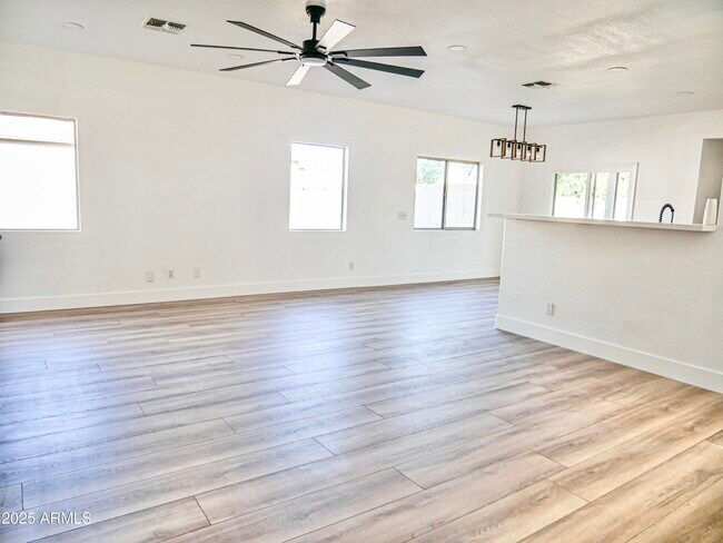 Building Photo - 1187 E Cowboy Cove Trail