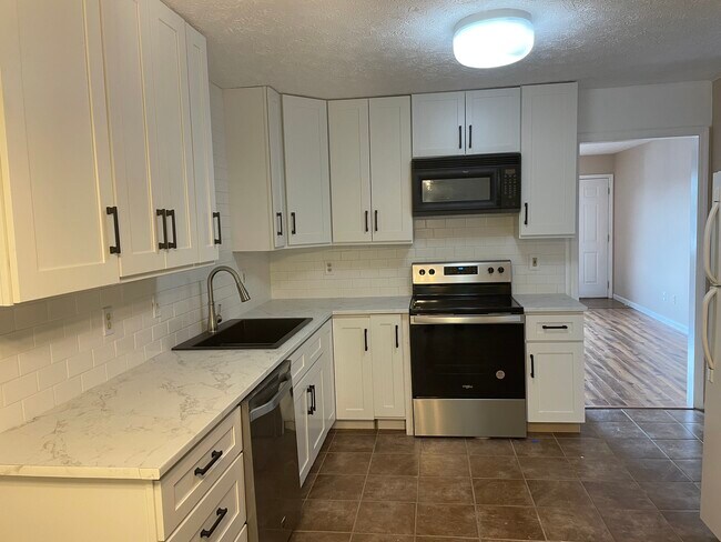 Building Photo - 1337 S Hickory Grove Ln