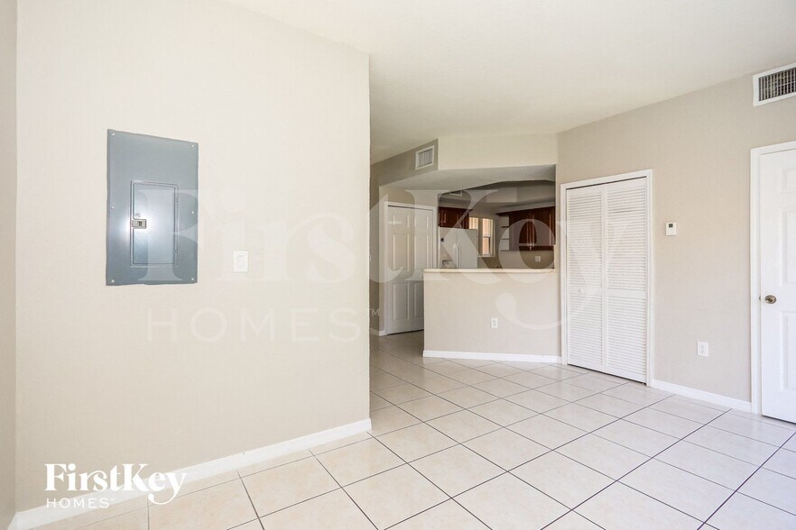 Building Photo - 664 SW 7th Terrace