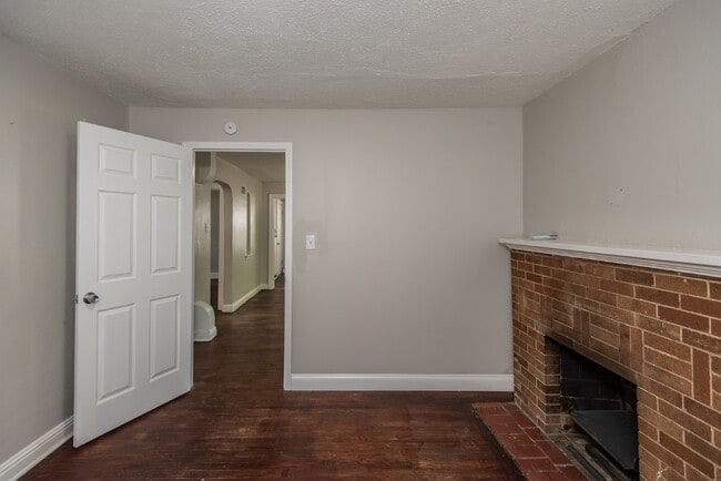 Building Photo - 320 Henquin Dr