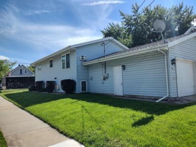 Building Photo - 1105 Arthur Ave