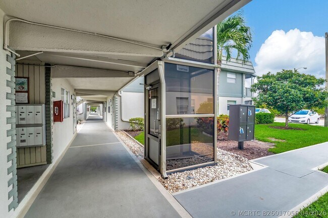 Building Photo - 89 Flanders Dr