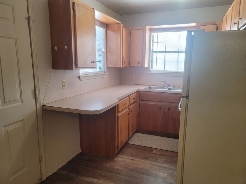 Building Photo - 1243 Charles Dr