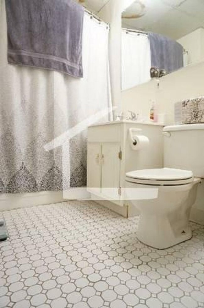 Building Photo - 2-BED Allston pet friendly