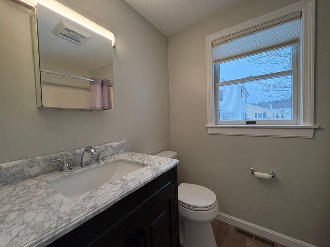 Building Photo - New to the rental market, charming 2 bedroom single family home in Wilmington, MA