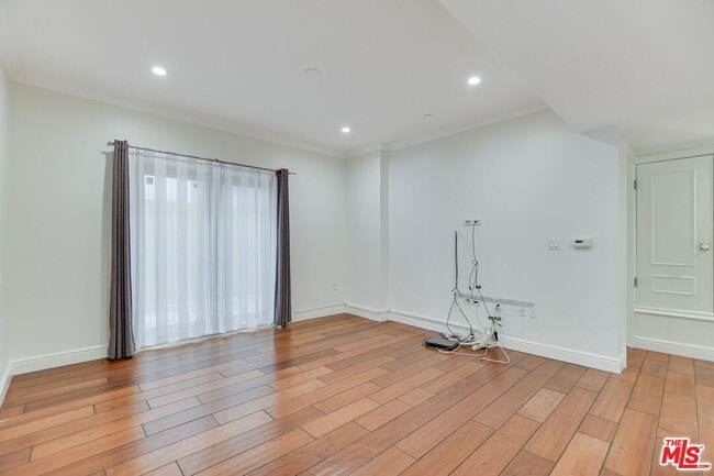 Building Photo - 918 S Wooster St