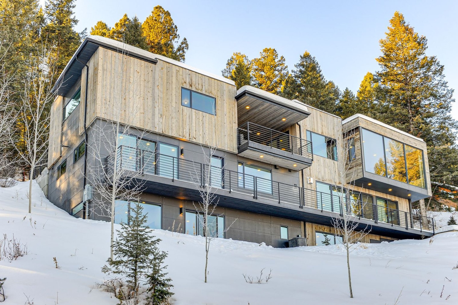 Building Photo - 875 Snow King Dr