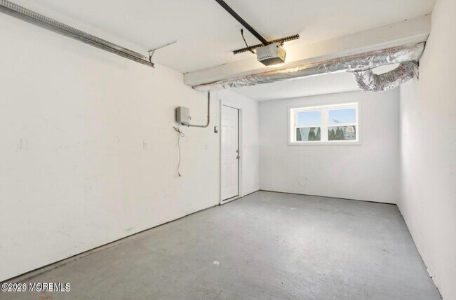 Building Photo - 112 Manhattan St