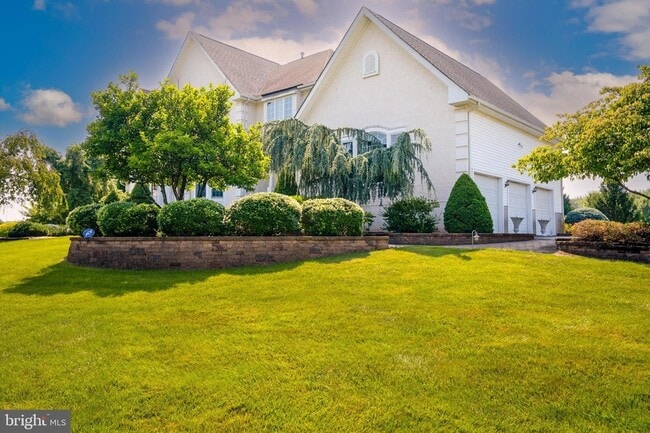 Primary Photo - 19 Meadowlark Dr