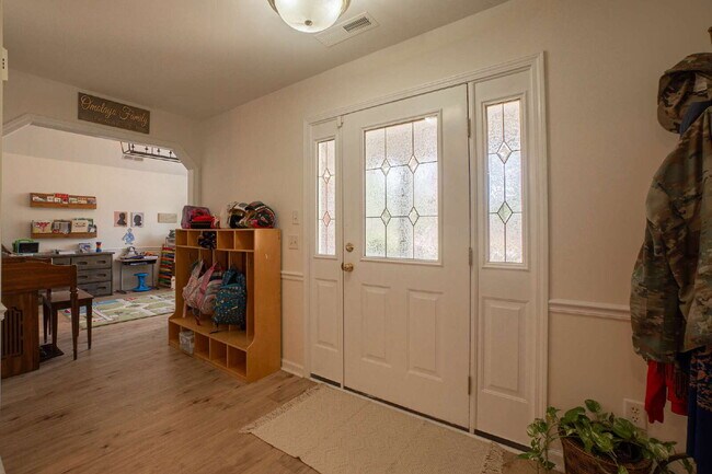 Building Photo - Available mid June!