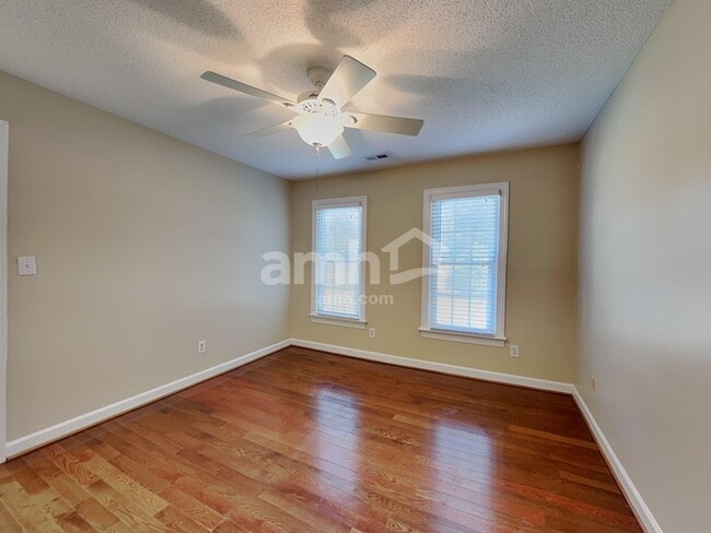 Building Photo - 901 Birkdale Dr