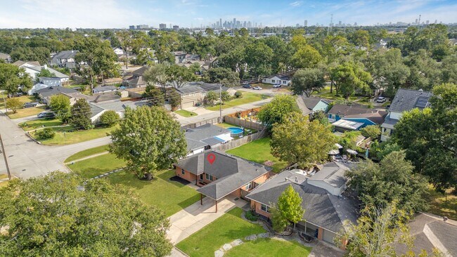 Building Photo - 2007 Wakefield Dr