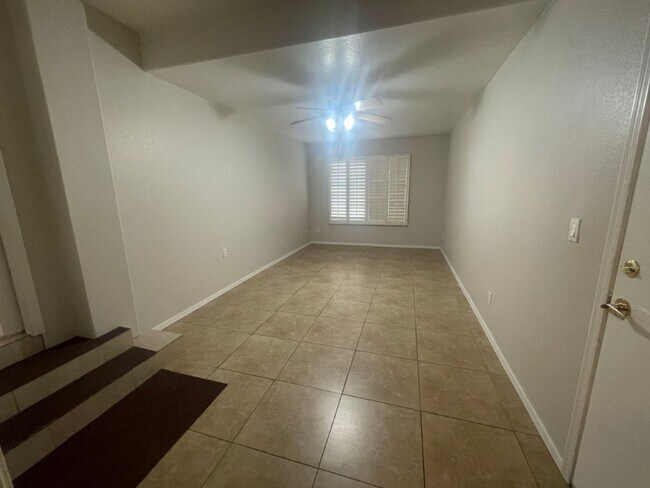 Building Photo - 922 N Sicily Dr