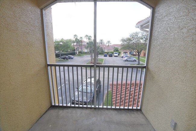 Building Photo - SPACIOUS 2 bed 2 bath Hunters Creek CONDO ...