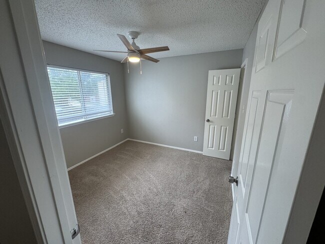 Building Photo - 1508 Mountain Side Dr
