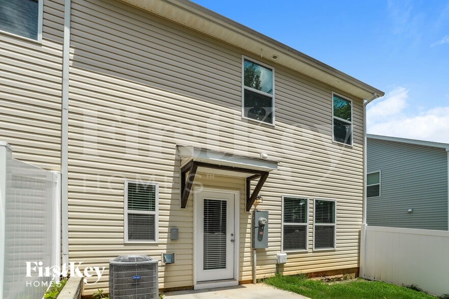 Building Photo - 2058 Cypress Village Dr NW
