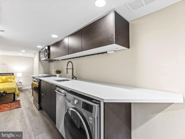 Building Photo - 1421 New Jersey Ave NW