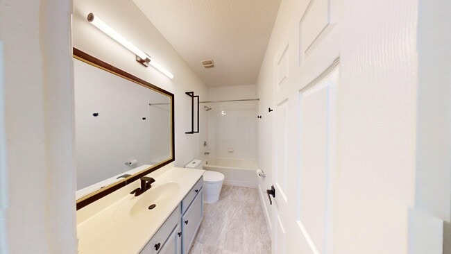 Building Photo - 6 BR  5 BA  LUXURY POOL HOME -  Fells Landing Subdivision- Minutes to Medical City!