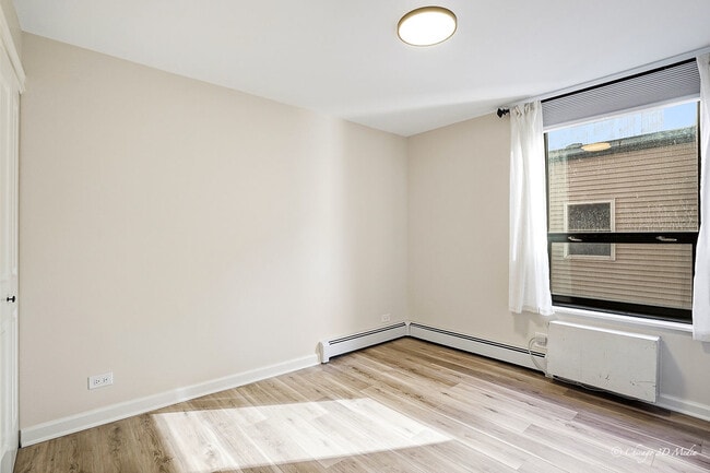 Building Photo - 3900 N Pine Grove Ave