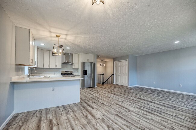 Building Photo - Grand Ave Duplex
