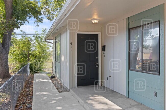 Building Photo - 1513 W Mission Ave