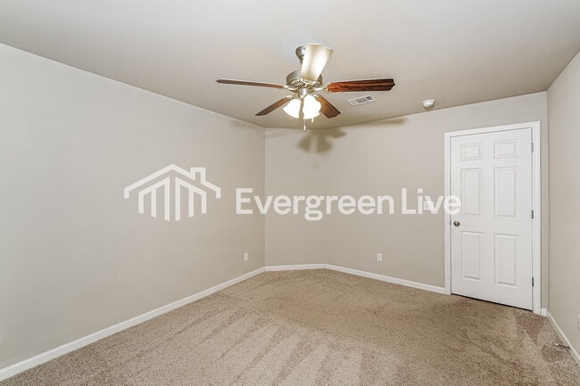 Building Photo - 16366 Creek Dr