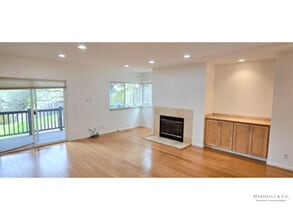 Building Photo - 2 BR/2 BA CONDO,LG. PATIO,PORCH, BAMBOO FL...