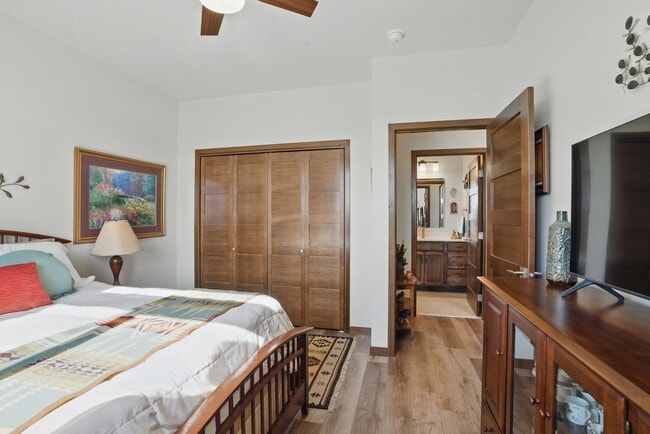 Building Photo - 5700 Island Ct