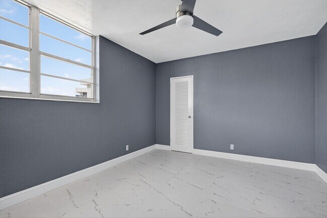 Building Photo - 3801 S Ocean Dr