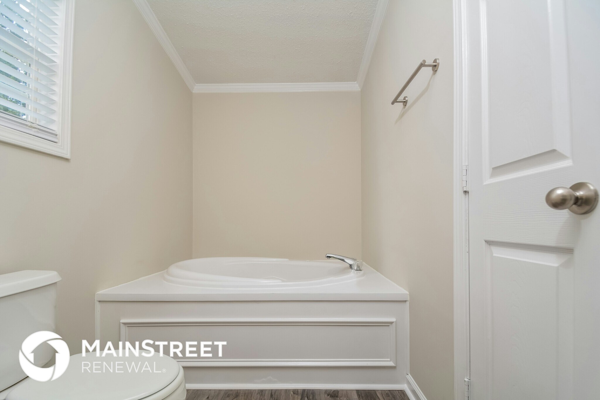 Building Photo - 617 E Walnut Ave