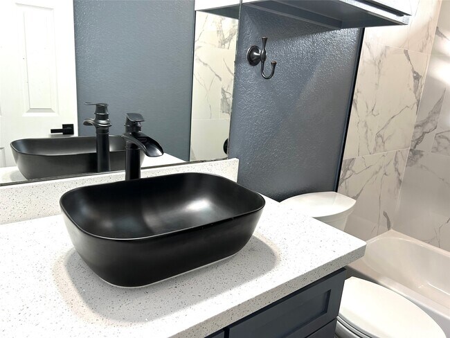 Building Photo - 2310 Townhall Ln