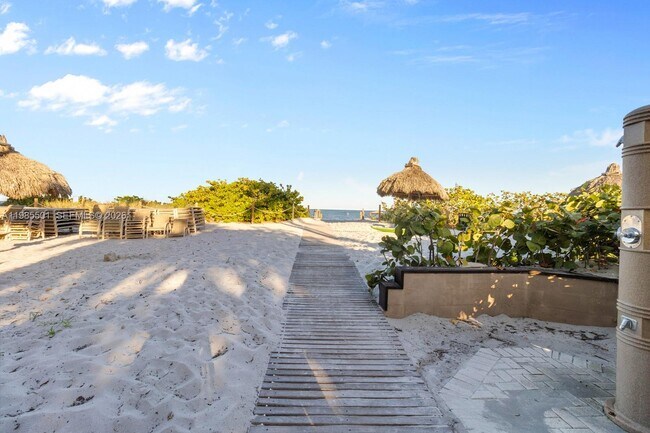 Building Photo - 1111 Crandon Blvd