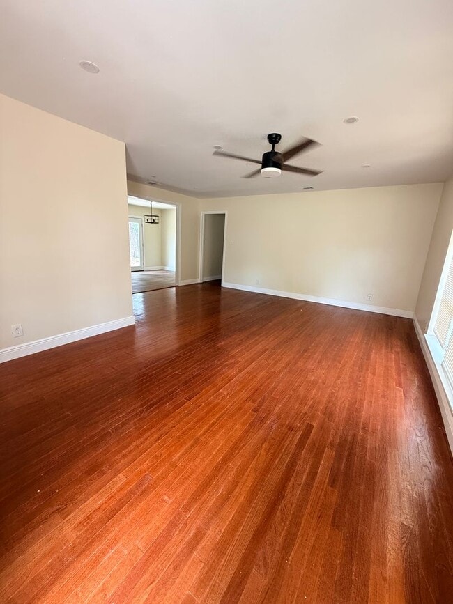 Building Photo - Newly Renovated Property - Family Home