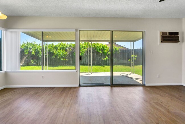 Building Photo - Great single level home in Mira Mesa.  Ava...