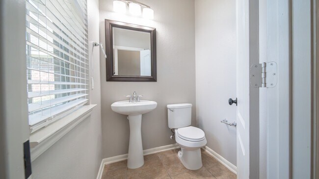 Building Photo - 13303 Davenport Hills Ln