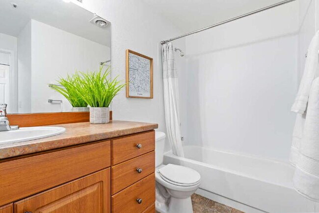 Building Photo - 19230 Forest Park Dr NE