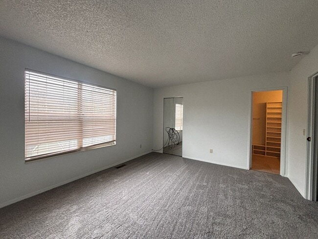 Building Photo - Large 2-story townhome with finished basement & 1-car garage!