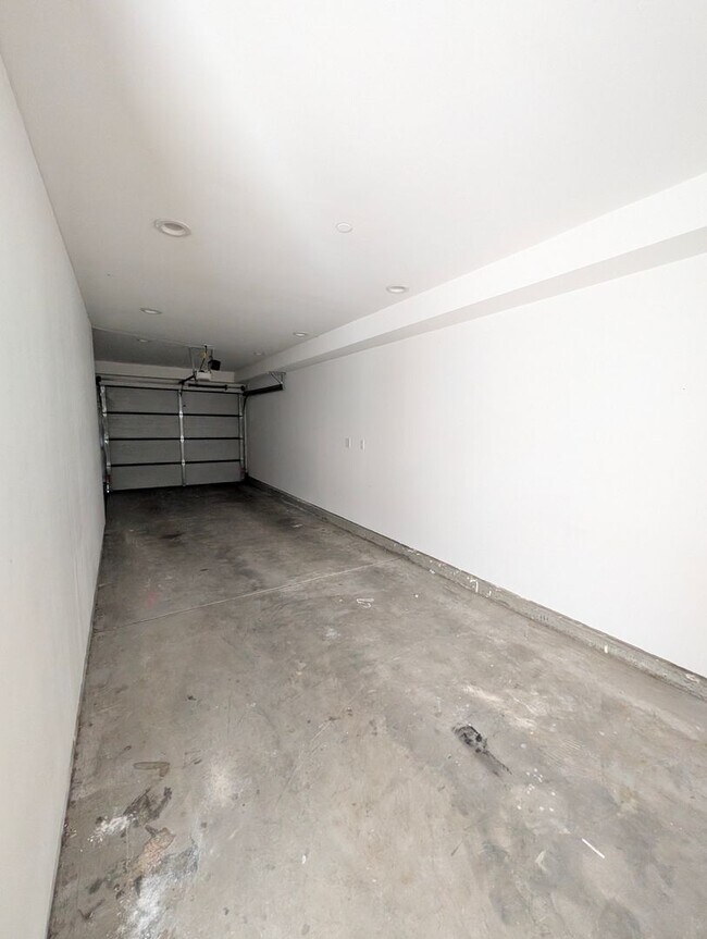 Building Photo - 4260 Laurel Canyon Blvd