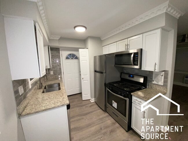 Building Photo - 1321 W Sherwin Ave