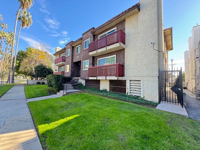 Building Photo - 5382 Circle Dr