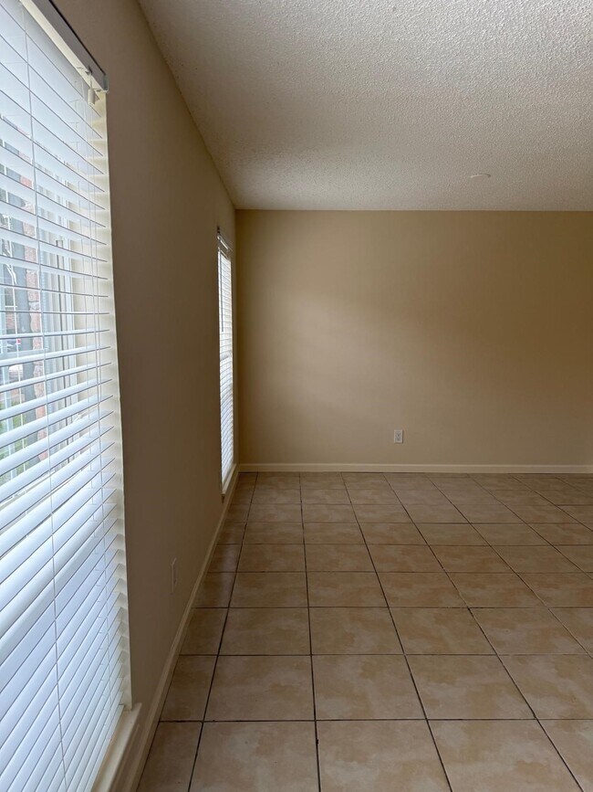 Building Photo - 6402 Del Monte Dr
